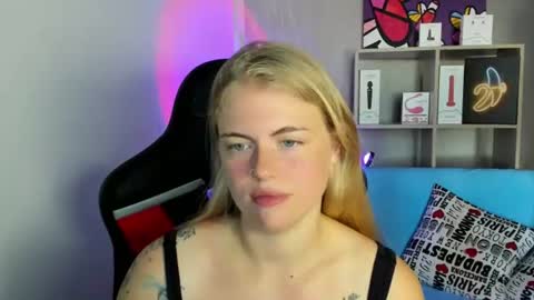 Snapshot of jolly_doll_ chatting on 07-04-26, 03:02 Jolly online show from 07-04-26, 03:02