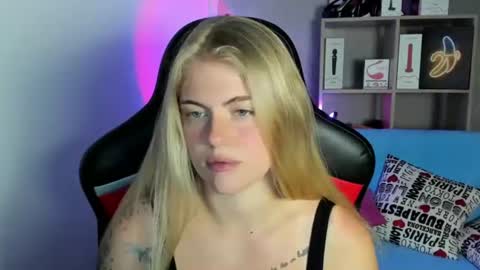 Snapshot of jolly_doll_ chatting on 07-10-26, 03:55 Jolly online show from 07-10-26, 03:55