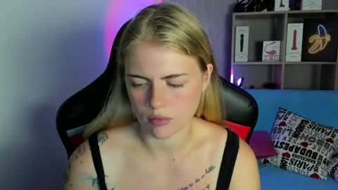 Snapshot of jolly_doll_ chatting on 07-11-26, 03:20 Jolly online show from 07-11-26, 03:20