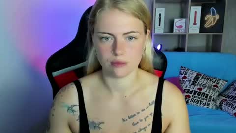 Snapshot of jolly_doll_ chatting on 07-20-26, 02:37 Jolly online show from 07-20-26, 02:37