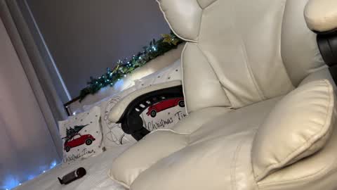 Snapshot of jolly_kris chatting on 12-28-24, 07:33 Kristina online show from 12-28-24, 07:33
