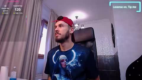 Snapshot of jonahshaw chatting on 09-19-25, 04:25 JonahShaw online show from 09-19-25, 04:25