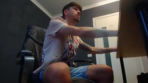 Snapshot of jonahshaw chatting on 09-20-25, 04:35 JonahShaw online show from 09-20-25, 04:35