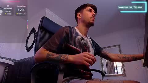 Snapshot of jonahshaw chatting on 09-21-25, 04:25 JonahShaw online show from 09-21-25, 04:25