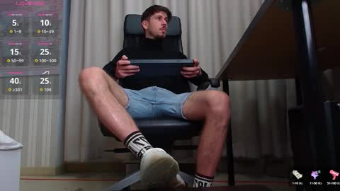 Snapshot of jonahshaw chatting on 09-29-25, 04:17 JonahShaw online show from 09-29-25, 04:17