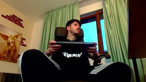 Snapshot of jonahshaw chatting on 09-30-25, 04:28 JonahShaw online show from 09-30-25, 04:28