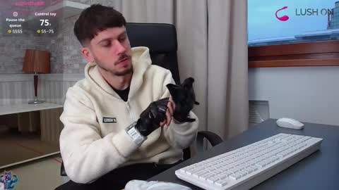 Snapshot of jonahshaw chatting on 10-07-25, 04:42 JonahShaw online show from 10-07-25, 04:42