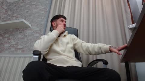 Snapshot of jonahshaw chatting on 10-11-25, 04:12 JonahShaw online show from 10-11-25, 04:12