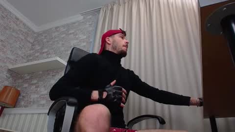 Snapshot of jonahshaw chatting on 10-12-25, 04:22 JonahShaw online show from 10-12-25, 04:22