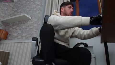 Snapshot of jonahshaw chatting on 10-13-25, 04:12 JonahShaw online show from 10-13-25, 04:12