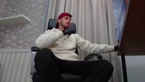 Snapshot of jonahshaw chatting on 10-15-25, 04:23 JonahShaw online show from 10-15-25, 04:23