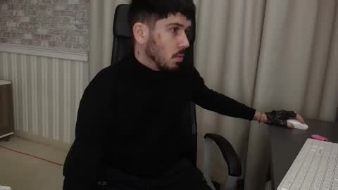 Snapshot of jonahshaw chatting on 10-19-25, 04:13 JonahShaw online show from 10-19-25, 04:13