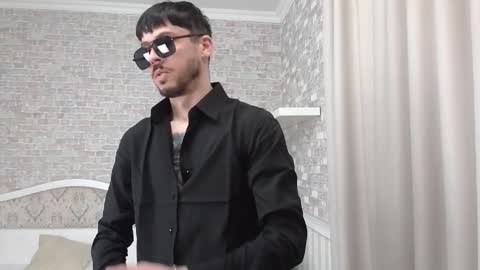 Snapshot of jonahshaw chatting on 10-25-25, 04:31 JonahShaw online show from 10-25-25, 04:31