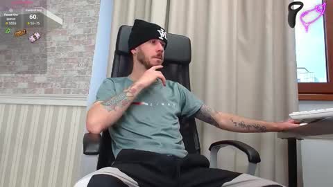 Snapshot of jonahshaw chatting on 11-18-25, 05:23 JonahShaw online show from 11-18-25, 05:23