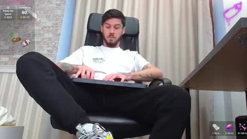 Snapshot of jonahshaw chatting on 11-21-25, 05:28 JonahShaw online show from 11-21-25, 05:28