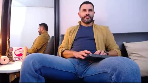 Snapshot of jonas_beard1 chatting on 02-21-25, 01:33 JONAS BEARD online show from 02-21-25, 01:33