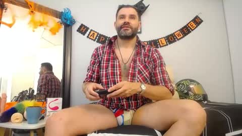 Snapshot of jonas_beard1 chatting on 10-24-25, 02:46 JONAS BEARD online show from 10-24-25, 02:46