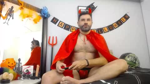 Snapshot of jonas_beard1 chatting on 10-31-25, 02:07 JONAS BEARD online show from 10-31-25, 02:07