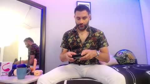 Snapshot of jonas_beard1 chatting on 11-30-25, 03:16 JONAS BEARD online show from 11-30-25, 03:16