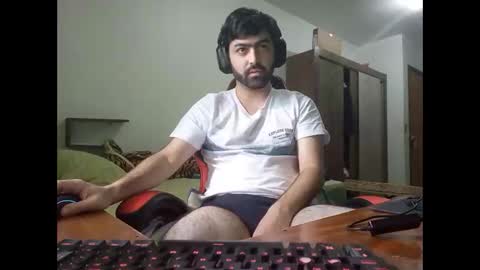 Snapshot of jonasf2525 chatting on 11-26-25, 04:19 jonasf2525 online show from 11-26-25, 04:19