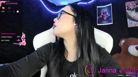 Snapshot of jonathanrwick chatting on 09-09-25, 04:45 Janna online show from 09-09-25, 04:45