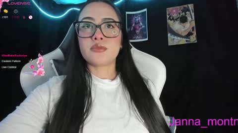 Snapshot of jonathanrwick chatting on 10-10-25, 03:05 Janna online show from 10-10-25, 03:05