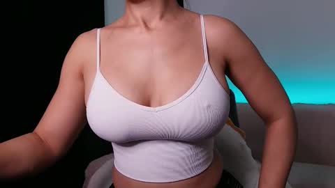 Snapshot of jonesalesya chatting on 10-28-25, 08:18 AlesyaJ online show from 10-28-25, 08:18