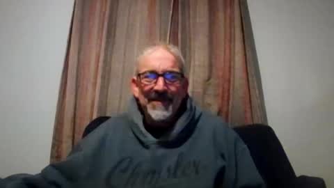 Snapshot of jony_five chatting on 11-08-25, 01:39 Jon online show from 11-08-25, 01:39