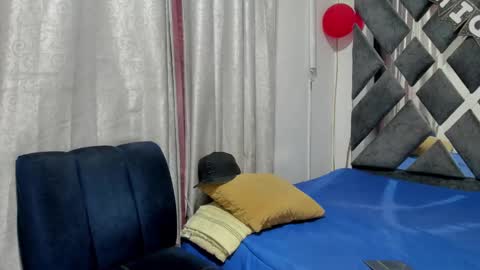 Snapshot of jordan_love7 chatting on 02-19-25, 12:44 jordan online show from 02-19-25, 12:44