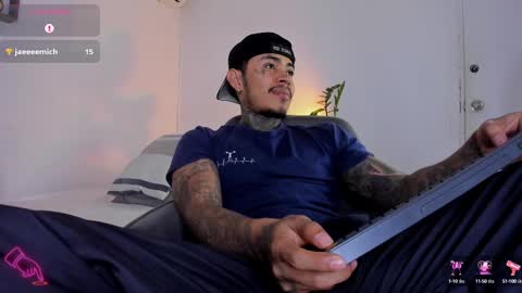 Snapshot of jordansmiith_ chatting on 02-18-25, 08:58 Jordan Smith online show from 02-18-25, 08:58