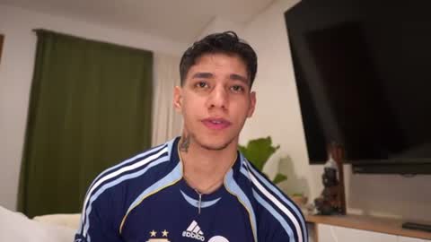 Snapshot of josep_davies chatting on 07-16-26, 02:28 Josep online show from 07-16-26, 02:28
