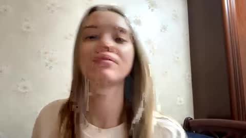 Snapshot of josephstahnke chatting on 11-24-25, 05:29 Anessa online show from 11-24-25, 05:29