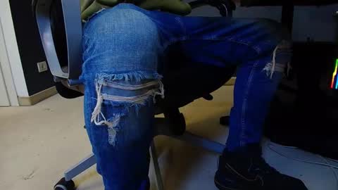 Snapshot of joshknights chatting on 02-25-25, 12:03 JoshKnight online show from 02-25-25, 12:03