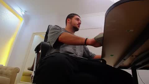 Snapshot of joshknights chatting on 10-24-25, 05:15 JoshKnight online show from 10-24-25, 05:15