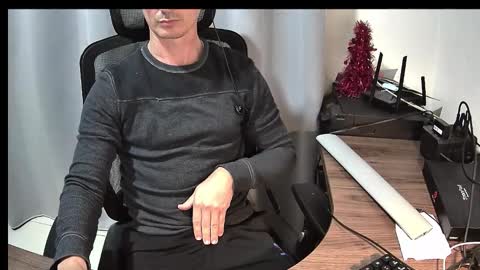 Snapshot of joven322 chatting on 12-16-25, 05:45 Matias online show from 12-16-25, 05:45