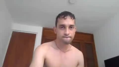 Snapshot of jovenvergonguapo09 chatting on 06-24-26, 02:27 Van Helsing online show from 06-24-26, 02:27