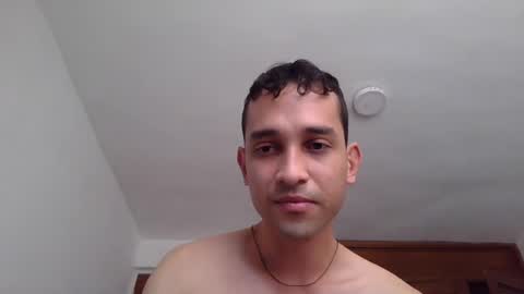 Snapshot of jovenvergonguapo09 chatting on 06-29-26, 04:18 Van Helsing online show from 06-29-26, 04:18