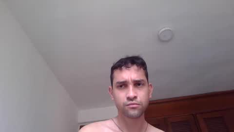 Snapshot of jovenvergonguapo09 chatting on 07-13-26, 01:36 Van Helsing online show from 07-13-26, 01:36