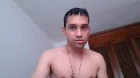 Snapshot of jovenvergonguapo09 chatting on 07-19-26, 12:09 Van Helsing online show from 07-19-26, 12:09