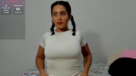 Snapshot of joyaoscura55 chatting on 09-19-25, 12:12 sofiaparker8 online show from 09-19-25, 12:12