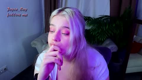 Snapshot of joyce_coy chatting on 01-21-25, 03:54 Joyce online show from 01-21-25, 03:54