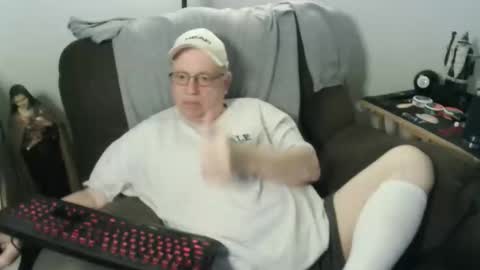 jpmel99 online show from 10-31-25, 11:17