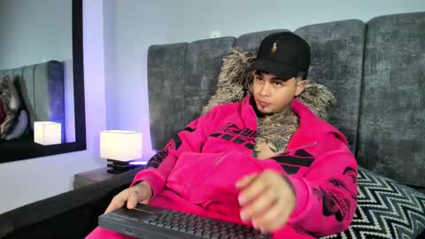 juan_alvarez18 online show from 01-10-26, 10:58