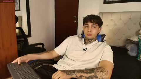 juan_alvarez18 online show from 06-03-26, 05:54