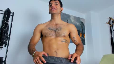 Juan Esteban online show from 10-11-25, 05:17