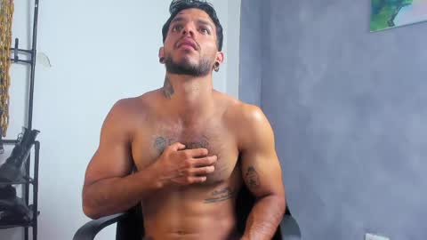 Snapshot of juanbladde chatting on 05-08-26, 12:27 Juan Esteban online show from 05-08-26, 12:27