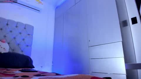 independent model online show from 10-16-25, 04:46