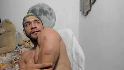 Snapshot of juanes_aristi chatting on 03-12-26, 05:19 Juanes online show from 03-12-26, 05:19