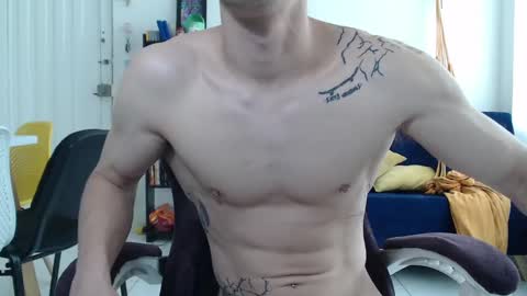 Snapshot of juanisimo_ chatting on 02-18-25, 05:10 JUANISIMO online show from 02-18-25, 05:10