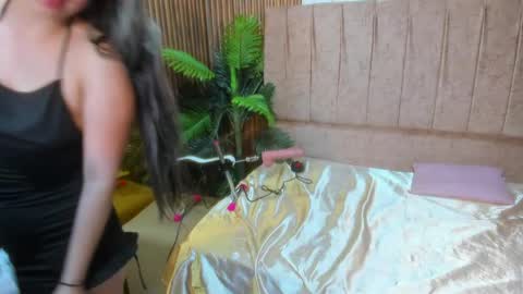Snapshot of juanita_tay chatting on 04-27-26, 11:41 JUANITA online show from 04-27-26, 11:41